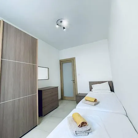 Modern St.julian's Heart 2 Bed 2 Bath | Paceville San Ġiljan