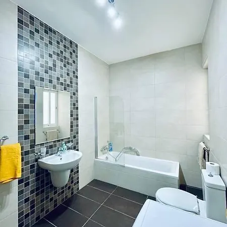 Modern St.julian's Heart 2 Bed 2 Bath | Paceville Appartement