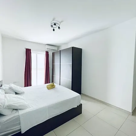 Modern St.julian's Heart 2 Bed 2 Bath | Paceville San Ġiljan